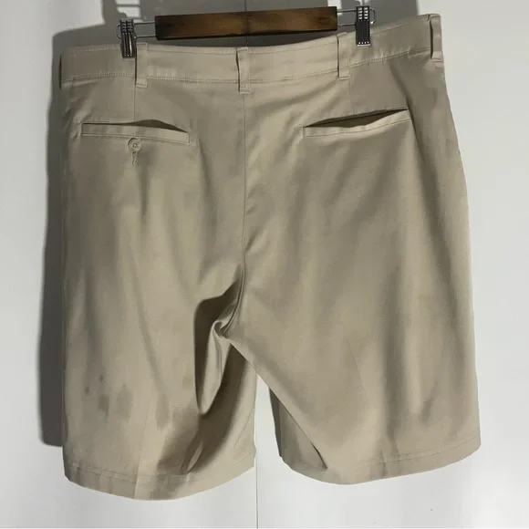 PGA TOUR Men’s 9” Flat Front Horizontal Textured Stretch Golf Short Khaki Sz 40. - Picture 11 of 13
